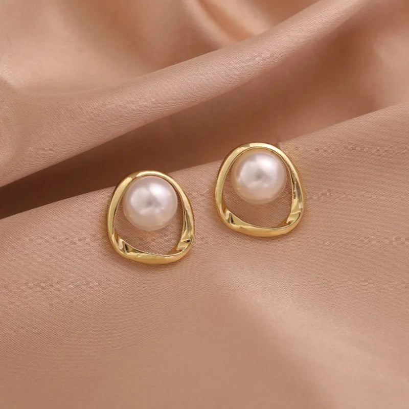 Gold Pearl Earring