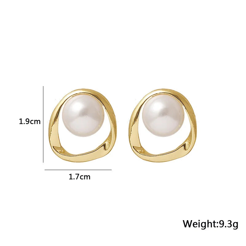 Gold Pearl Earring